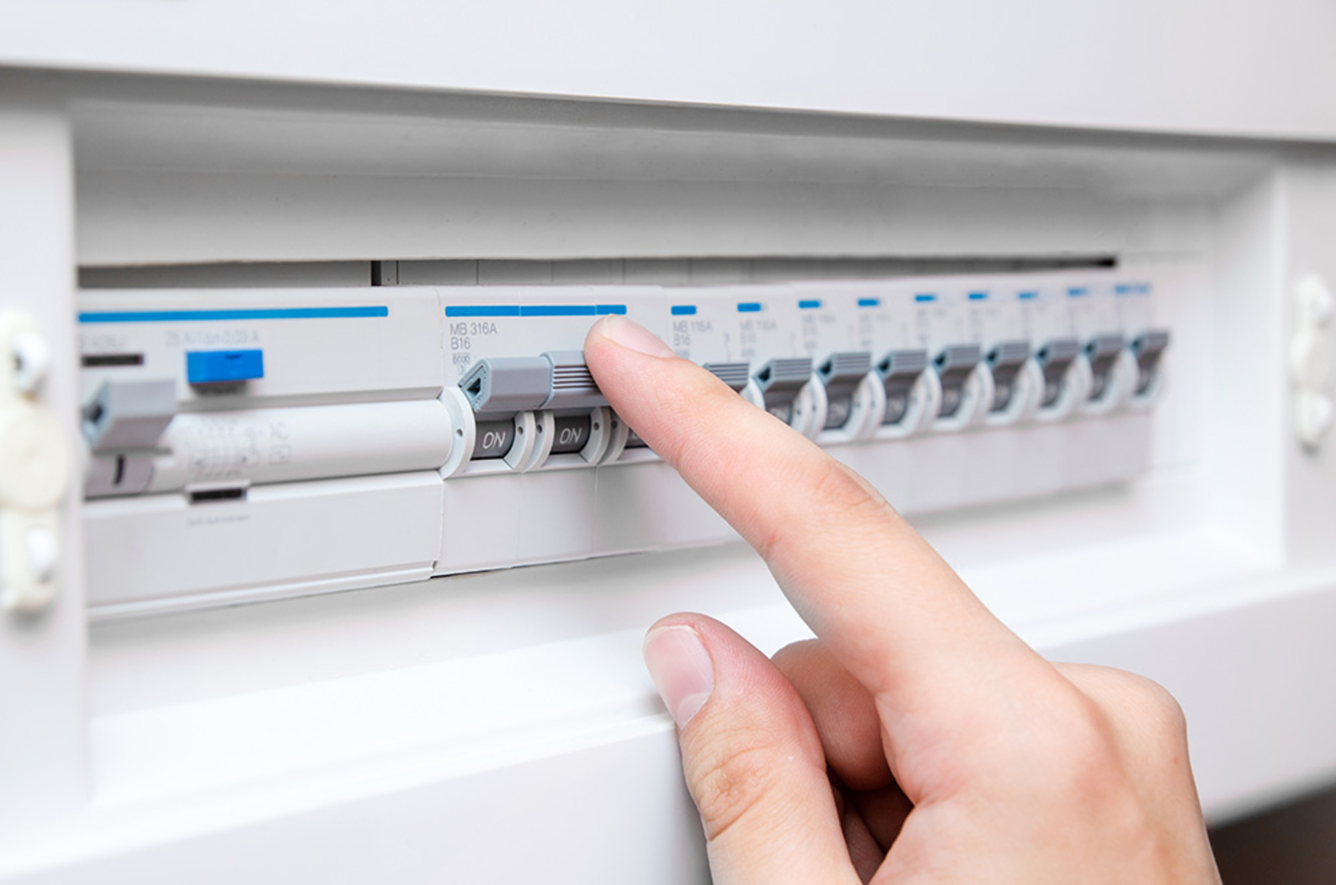 Schalt­schrank­bau bei WSB-Weintraub Smart Buildings GmbH in Ludwigsau